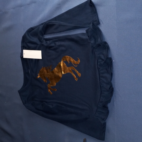 4 shirts - Picture 2 of 5